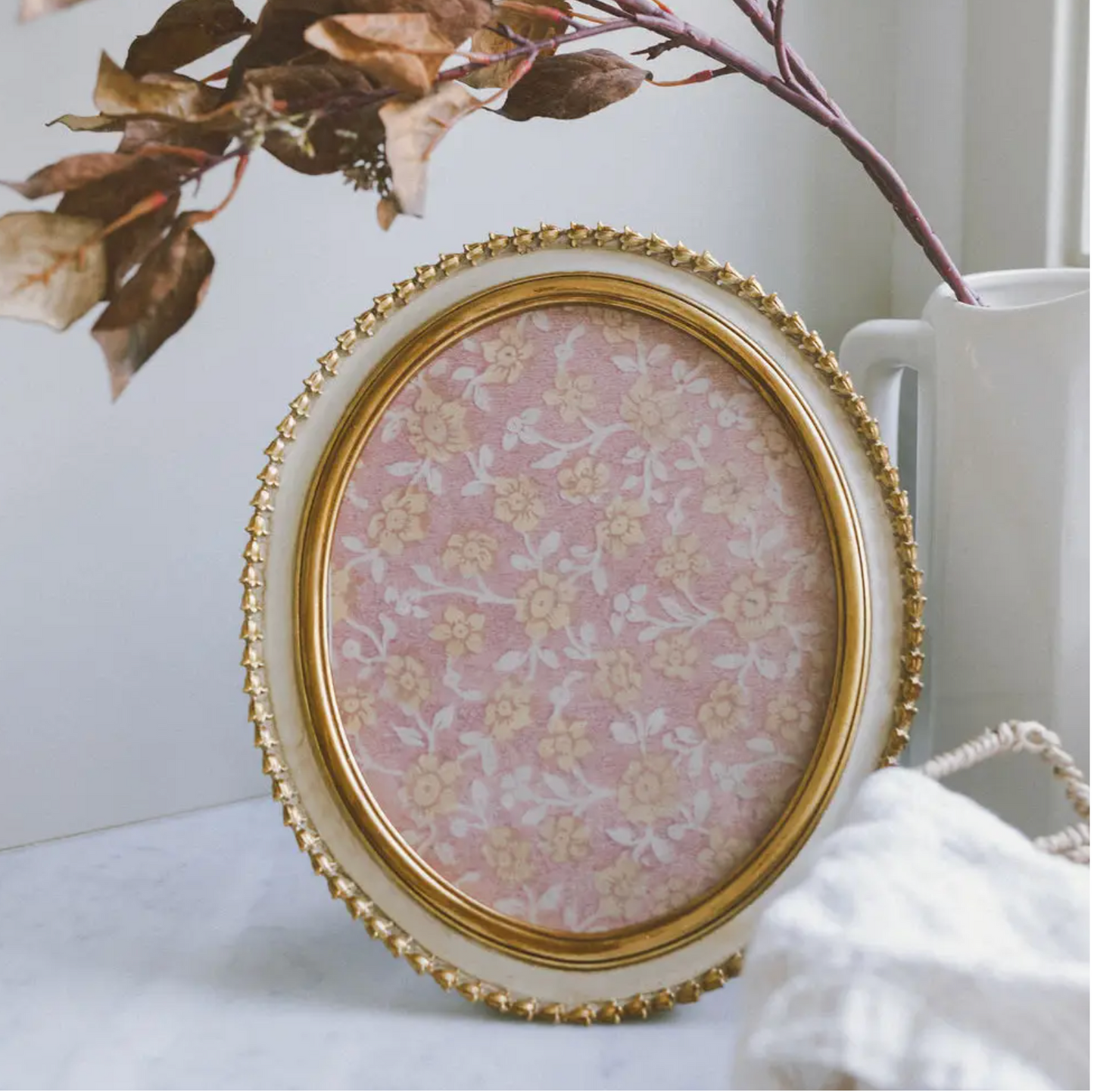 8 x 10 Cream & Gold Oval Frame