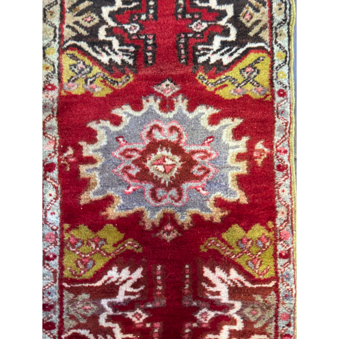 Vintage Rug {Classy Carol}