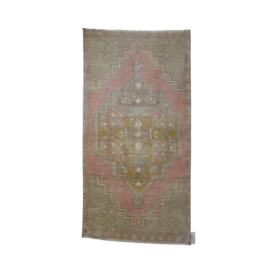 Vintage Rug {Faded Flamingo}