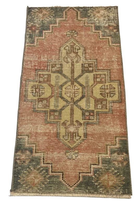 Vintage Rug {Light Yellow Center}